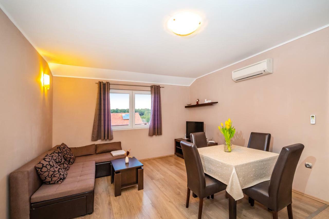 Apartment Adrian Biograd Na Moru Exteriér fotografie